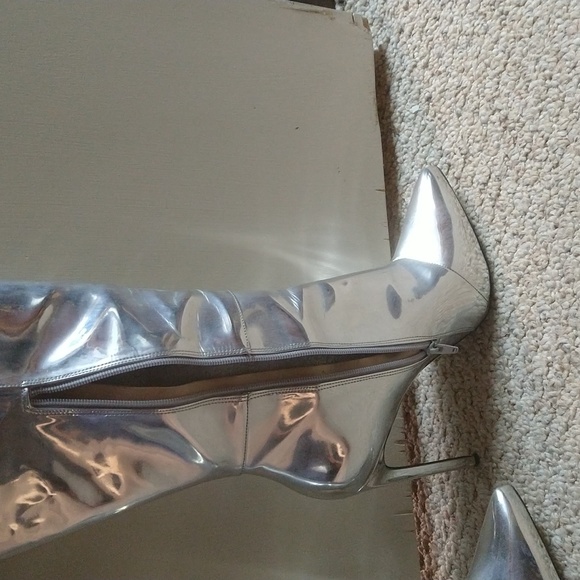 Metallic silver thigh high boots size 10 - Picture 3 of 5